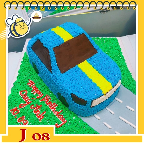 Chiếc bánh kem với ý tưởng thiết kế bánh xe ô tô màu xanh kẻ sọc vàng đã khiến người xem mê mẩn chỉ khi nhìn vào hình ảnh. Hãy xem cách mà họ đã làm nên một tác phẩm nghệ thuật với món bánh kem này.