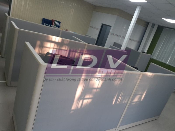 4 kích thước vách ngăn bàn làm việc phổ biến hiện nay