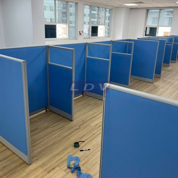 Vách ngăn bàn làm việc tại tầng 13 tòa nhà Licogi - Khuất Duy Tiến - Hà Nội