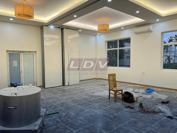 Vách ngăn di động tại tầng 2 nhà A11 căng tin bệnh viện Bạch Mai - Hà Nội