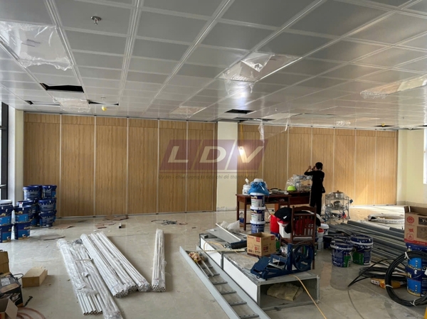 Bàn giao vách ngăn hội trường di động tại trụ sở UBND huyện Thạch Thất