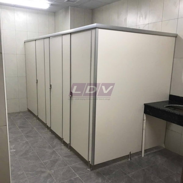 Dự án vách ngăn vệ sinh tấm compact HPL tại Nhà Máy Nidec KCN Quang Minh