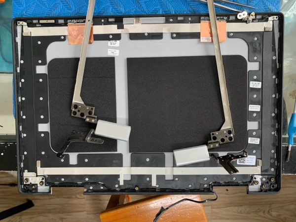 Thay bản lề laptop mới