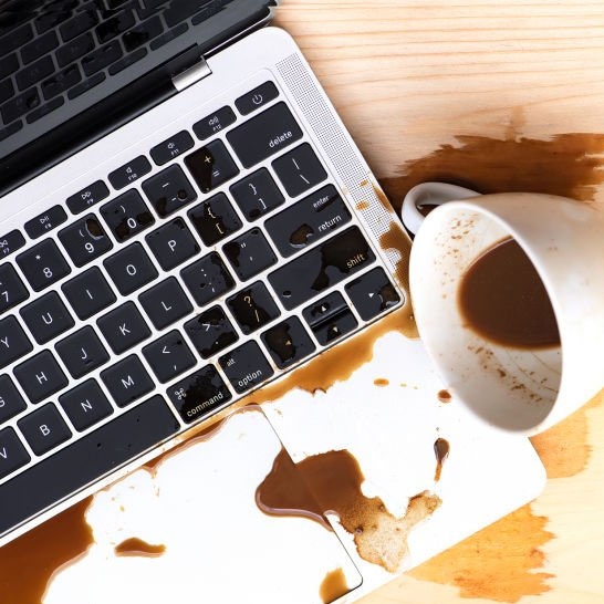 Máy bị đổ nước