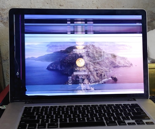 màn hình macbook bị lỗi