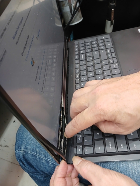 Bản lề máy Dell bị bung
