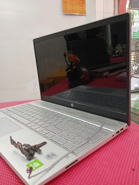 Máy sau khi thay bản lề bị gãy