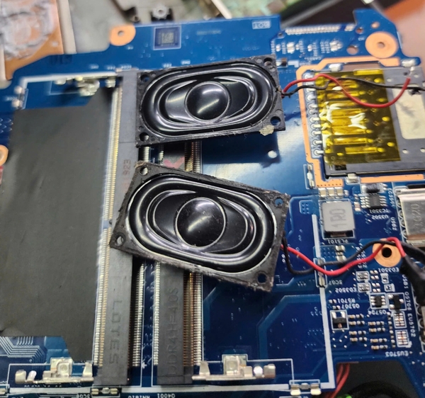 Loa laptop bị rè