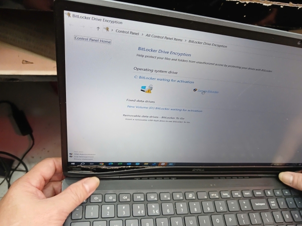 Sửa vỏ laptop Dell Inspiron 3511 bung bản lề