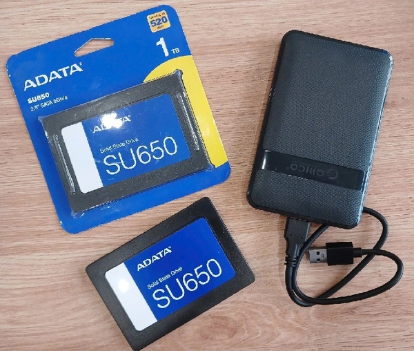 Ổ cứng di động SSD 2.5'' 1TB Adata SU650 chống va đập