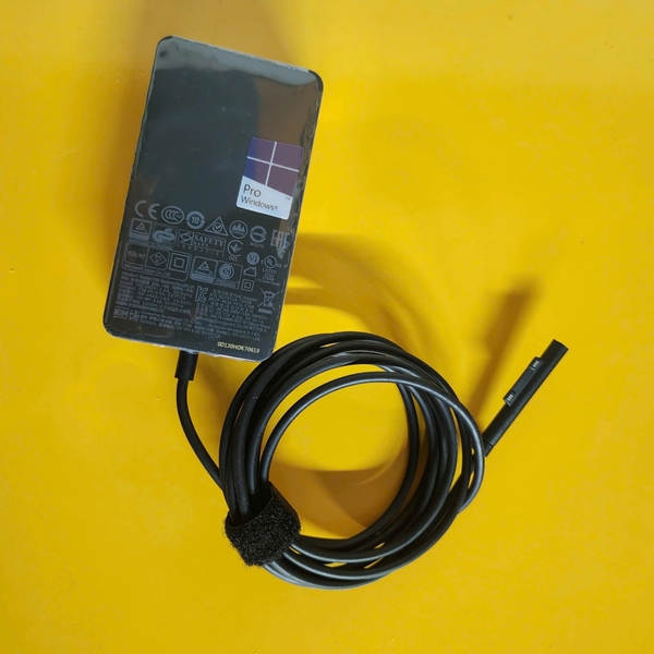 Sạc Surface Go 12 Inch Model 1943