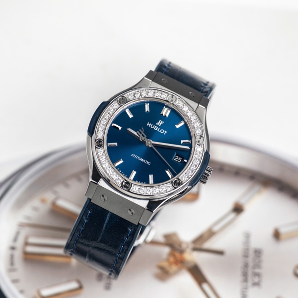 hublot-classic-fusion-blue-dial-565-nx-7170-lr