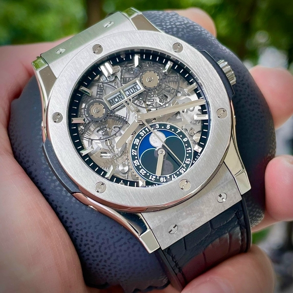 dong-ho-hublot-classic-fusion-aerofusion-moonphase-547-nx-0170-lr