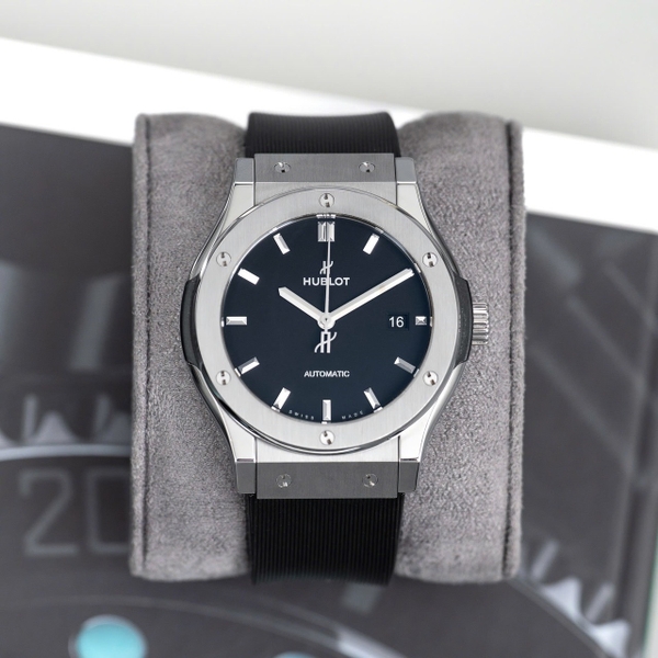 hublot-classic-fussion-black-dial