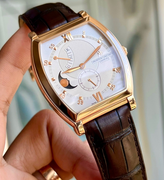 dong-ho-vacheron-constantin-malte-tonneau-dual-time