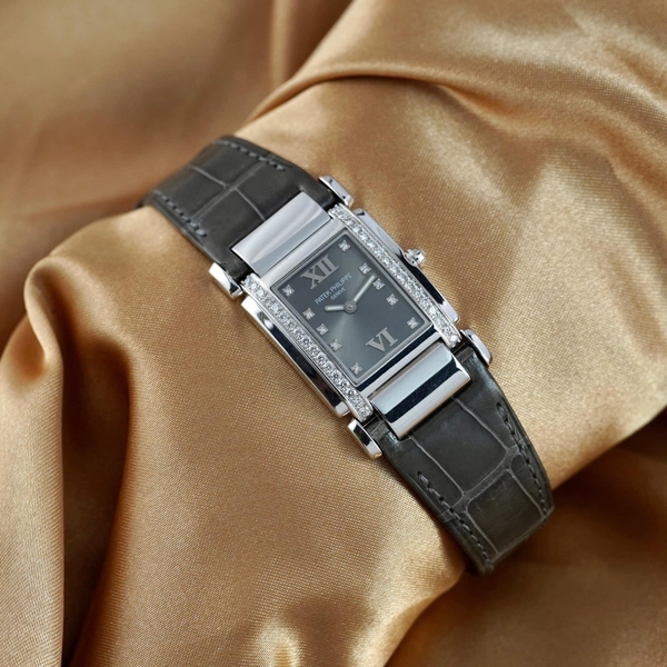 dong-ho-patek-philippe-twenty-4-18k-white-gold-diamonds-ladies-watch-ref-4920g-0