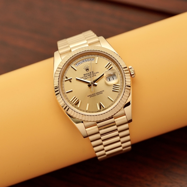 rolex-day-date-228238-roman-18k-yellow-gold-mat-so-champagne-40mm