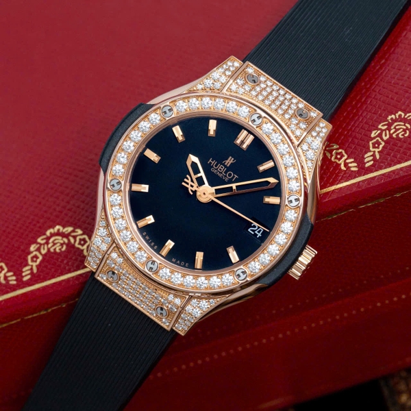 hublot-classic-fusion-581-ox-1180-rx-1704-diamonds-33-kim-zin-hang