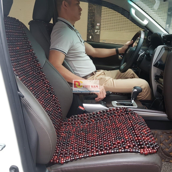 Đệm lót ghế ô tô hạt gỗ Hương Đỏ 100% tự nhiên tựa lưng massage trên ô tô