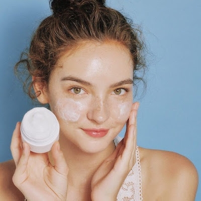 Dù là “thánh lười” skincare, vẫn có tiểu xảo giúp chị em chống lão hóa mà không tốn nhiều công sức.