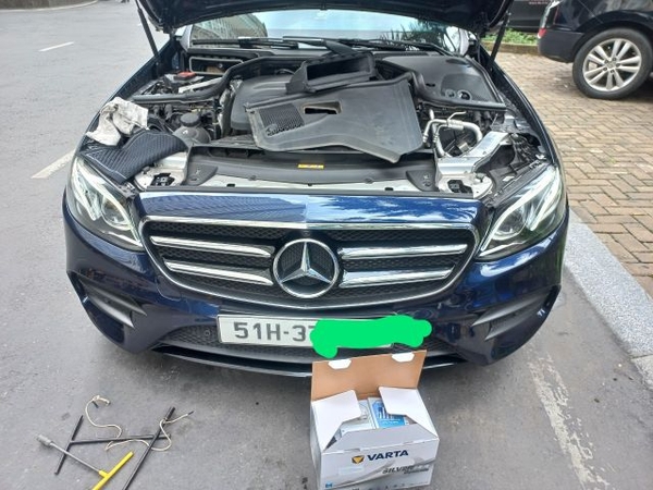 Bình Ắc Quy Xe Mercedes E350 - Thay Tận Nơi Tại TPHCM