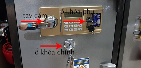 Két sắt điện tử việt tiệp bị lỗi khới động 900d dùng chìa khóa phụ mở két ra để đổi mã két