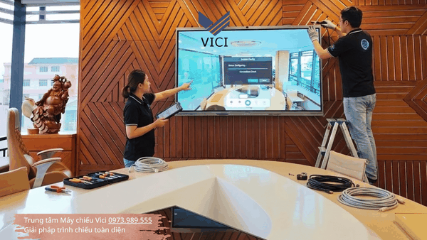 Lắp đặt màn hình tương tác cho phòng họp