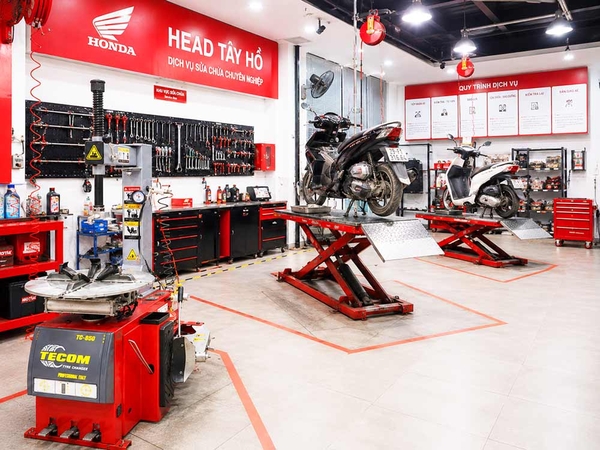 Máy ra vào lốp TC-850 lắp đặt tại showroom xe máy Tây hồ, hà nội