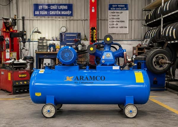 Máy nén 2 cấp nén 4KW Aramco W-0.36/12.5  dung tích 200 lít trong tiệm sua chua lop