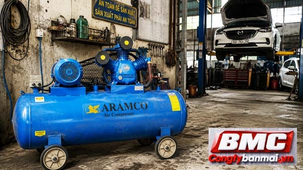 Máy nén hơi 2 cấp Aramco W-0.9/12.5-330L tại xưởng sửa chữa ô tô