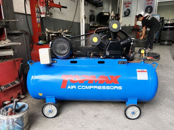 Máy nén khí Topmax V-0.65/12 Công suất 5.5HP 200 lít