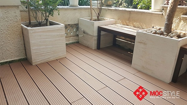 Thi công sàn AWood cải tạo góc vườn thơ mộng – Mẫu 3