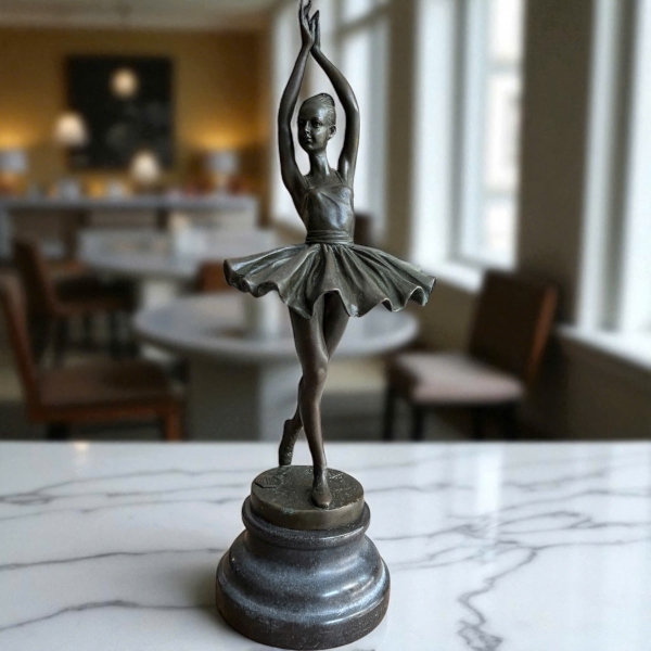 tuong-dong-vu-khuc-bat-tu-danseuse-eternelle-xuat-xu-phap-j-b-deposee