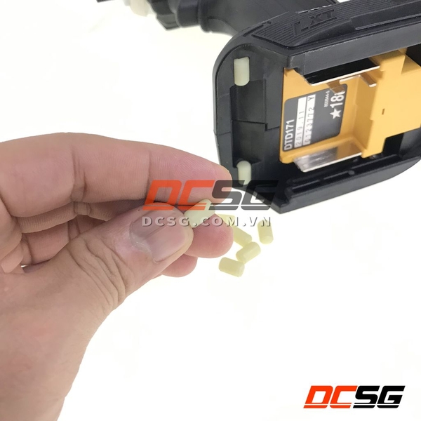Chốt nhựa gài chân pin 18V Makita 263005-3