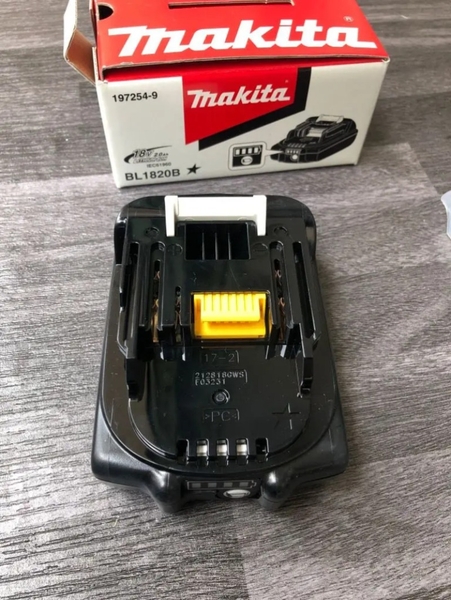 Pin BL1820B Li-Ion/18V/2.0Ah (có hộp) Makita 197254-9