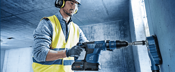 Máy khoan búa kiểu xoay BITURBO dùng mũi SDS max Bosch GBH 18V-45 C