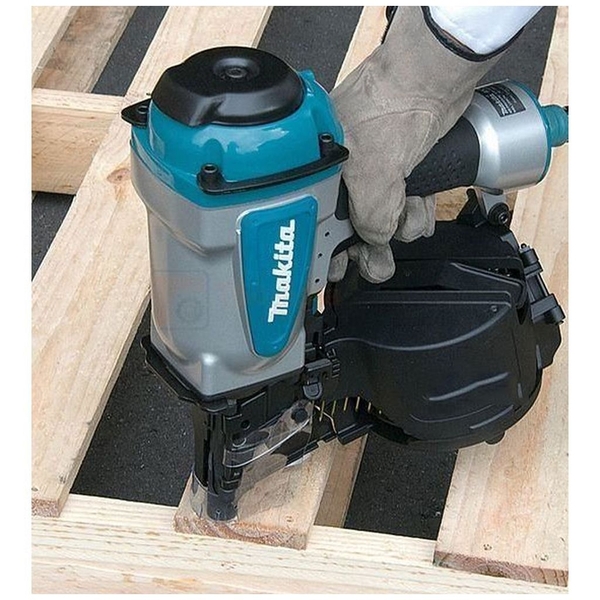 Máy bắn đinh cuộn dùng hơi pallet Makita AN760