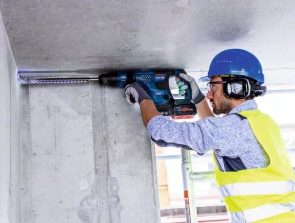 Máy khoan búa kiểu xoay BITURBO dùng mũi SDS max Bosch GBH 18V-36 C