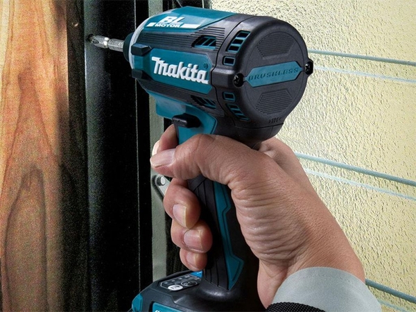 Máy vặn vít 180 N.m dùng pin 18V Makita DTD171Z (không pin sạc)