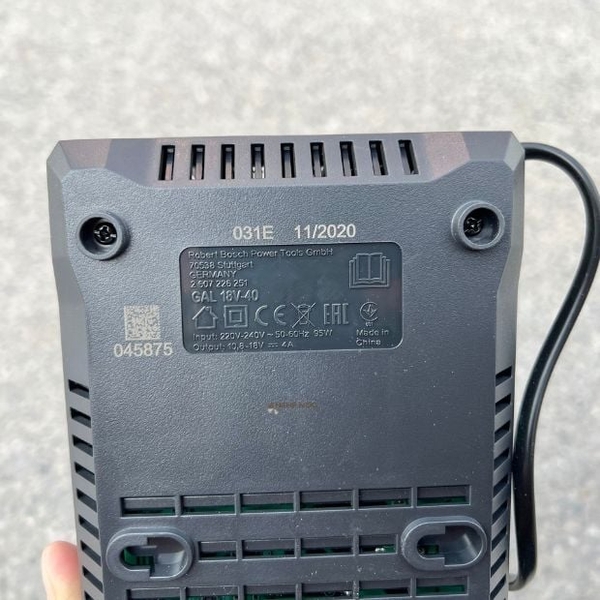 Sạc nhanh GAL 18V-40 (14.4V-18V) Bosch 1600A019RJ