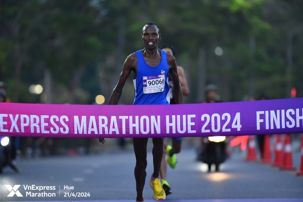 Siêu Hot: Siêu phẩm giày chạy bộ PB3 vô địch cùng Kiptoo-Quán Quân Marathon Huế 2024