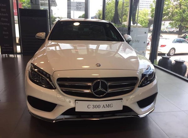 Cho thuê xe Mercedes E300 AMG đời mới