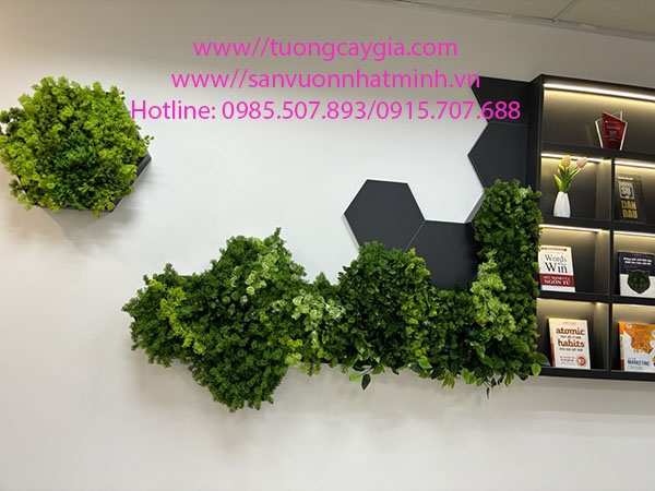 decor-khung-reu-gan-tuong-tai-van-phong-cong-ty-big-so-83-trung-kinh-cau-giay-ha