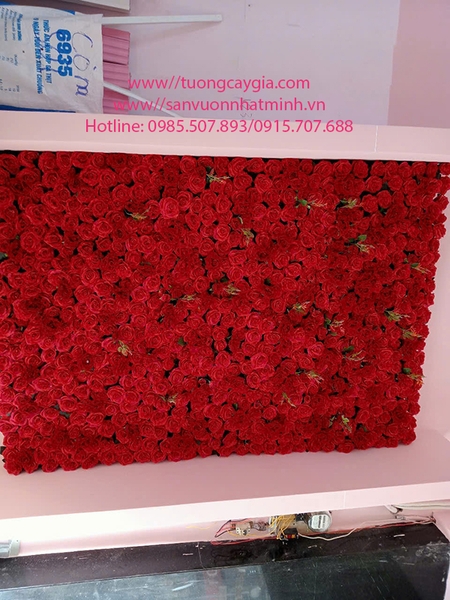 trang-tri-vach-hoa-hong-nhung-cho-showroom-chup-anh-tai-quan-10-tp-hcm