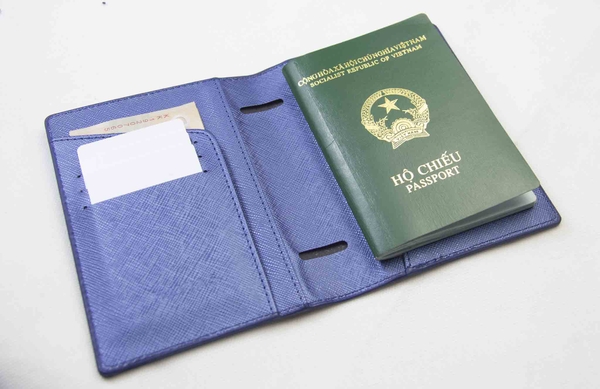 Ví bao da Passport VIA HAVIAS