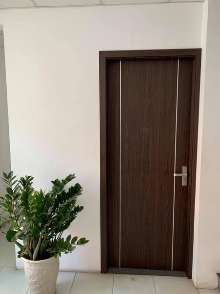 mẫu cửa thông phòng đẹp cho cửa văn phòng gỗ nhựa