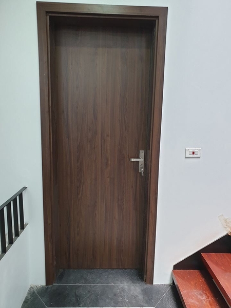 cửa composite phẳng trơn