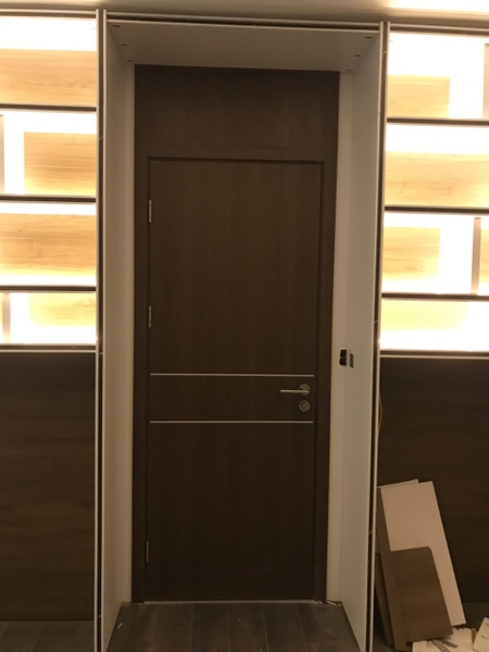 cửa ô thoáng kết hợp chỉ nhôm cho cửa thông phòng 