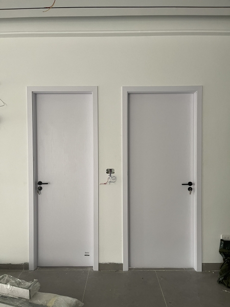 mẫu khóa cửa màu đen