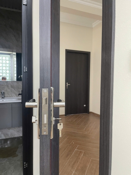 khóa cửa nhựa